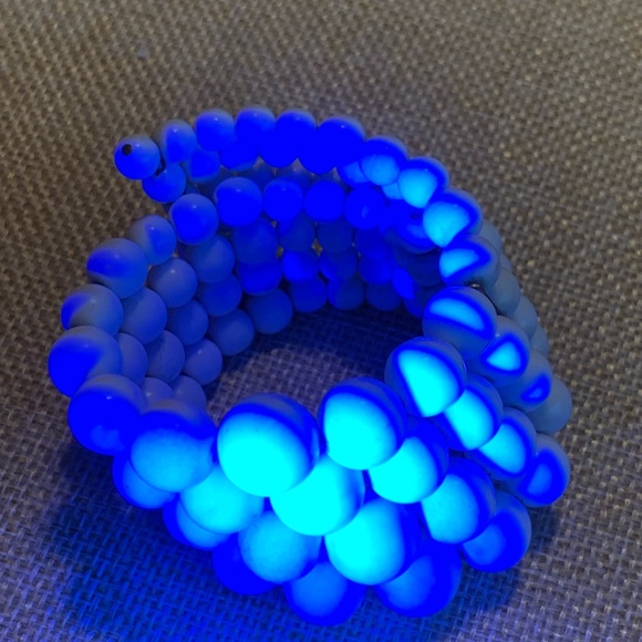 Vintage bracelet, great for clubs with black lights. 1960’s - Picture 1 of 7
